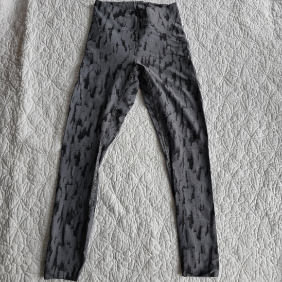 Lululemon InStill High-Rise Crop Tight 23" - Camo Asphalt Grey Black - Picture 4 of 15
